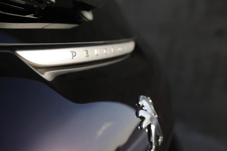  Peugeot 208 XY Concept 2012 года  (фото 14 из 24)